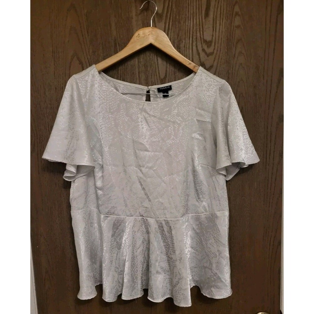 Torrid Womens White Jacquard Satin Flutter Sleeve Peplum Blouse Shirt Size 0